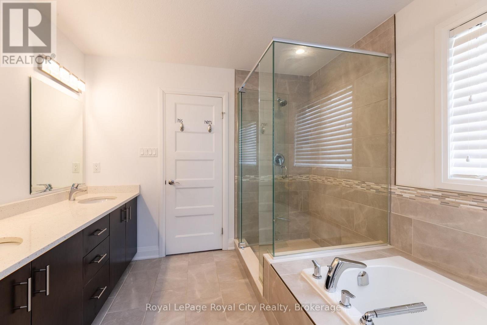 












65 ABERDEEN STREET

,
Centre Wellington (Fergus),




Ontario
N1M0C1

