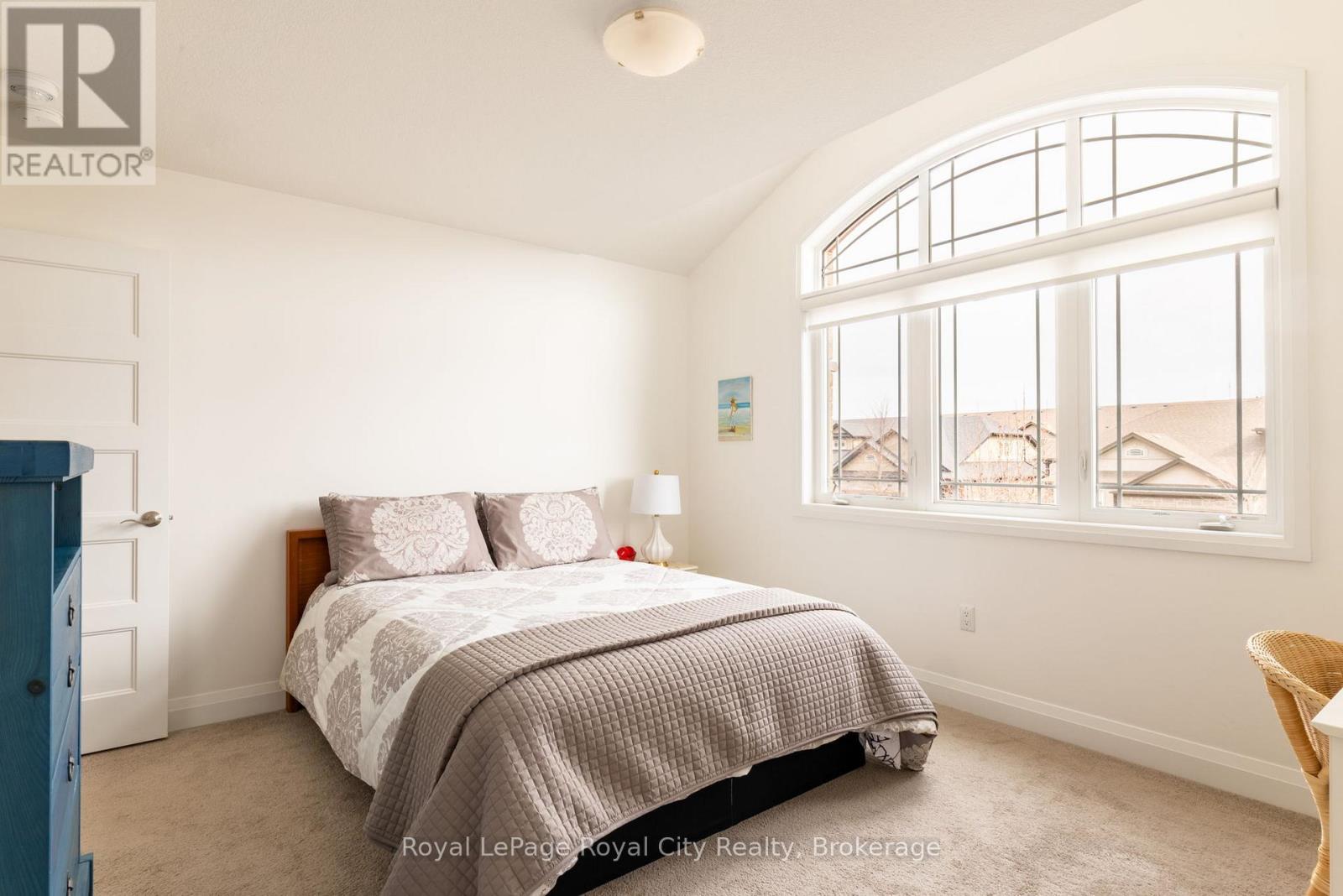 












65 ABERDEEN STREET

,
Centre Wellington (Fergus),




Ontario
N1M0C1

