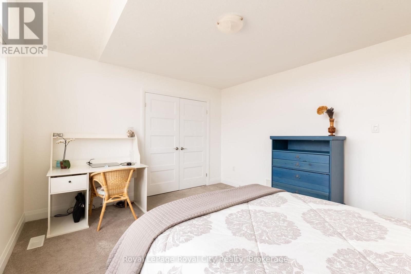 












65 ABERDEEN STREET

,
Centre Wellington (Fergus),




Ontario
N1M0C1

