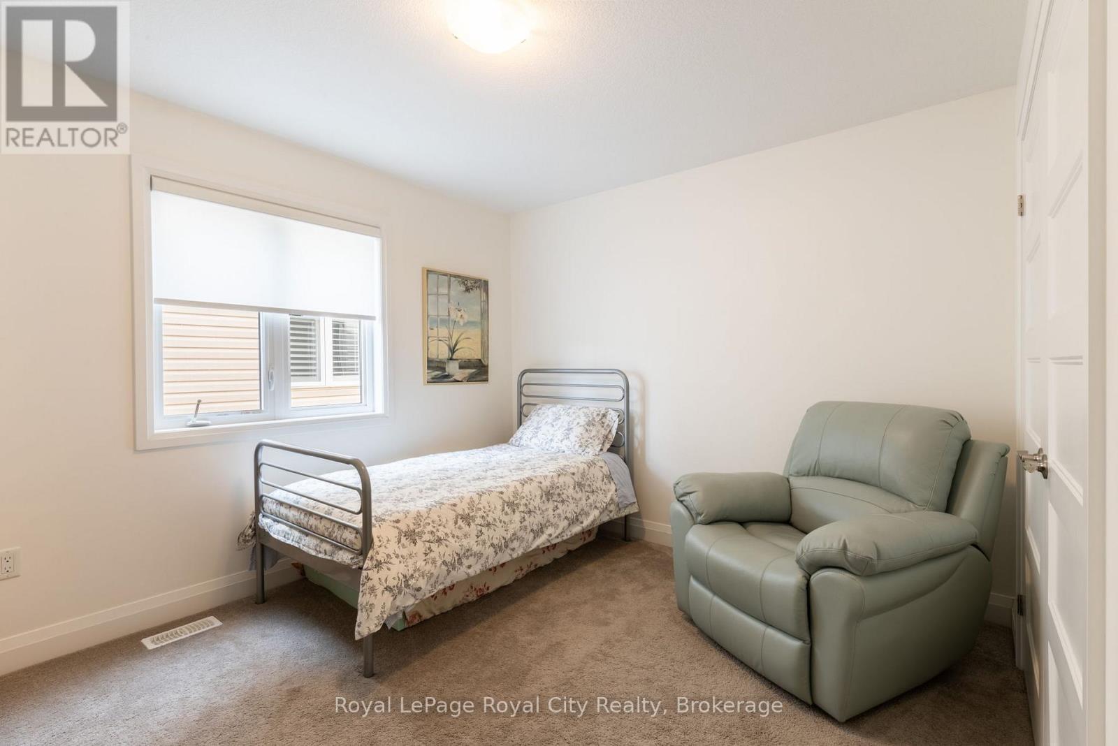 












65 ABERDEEN STREET

,
Centre Wellington (Fergus),




Ontario
N1M0C1

