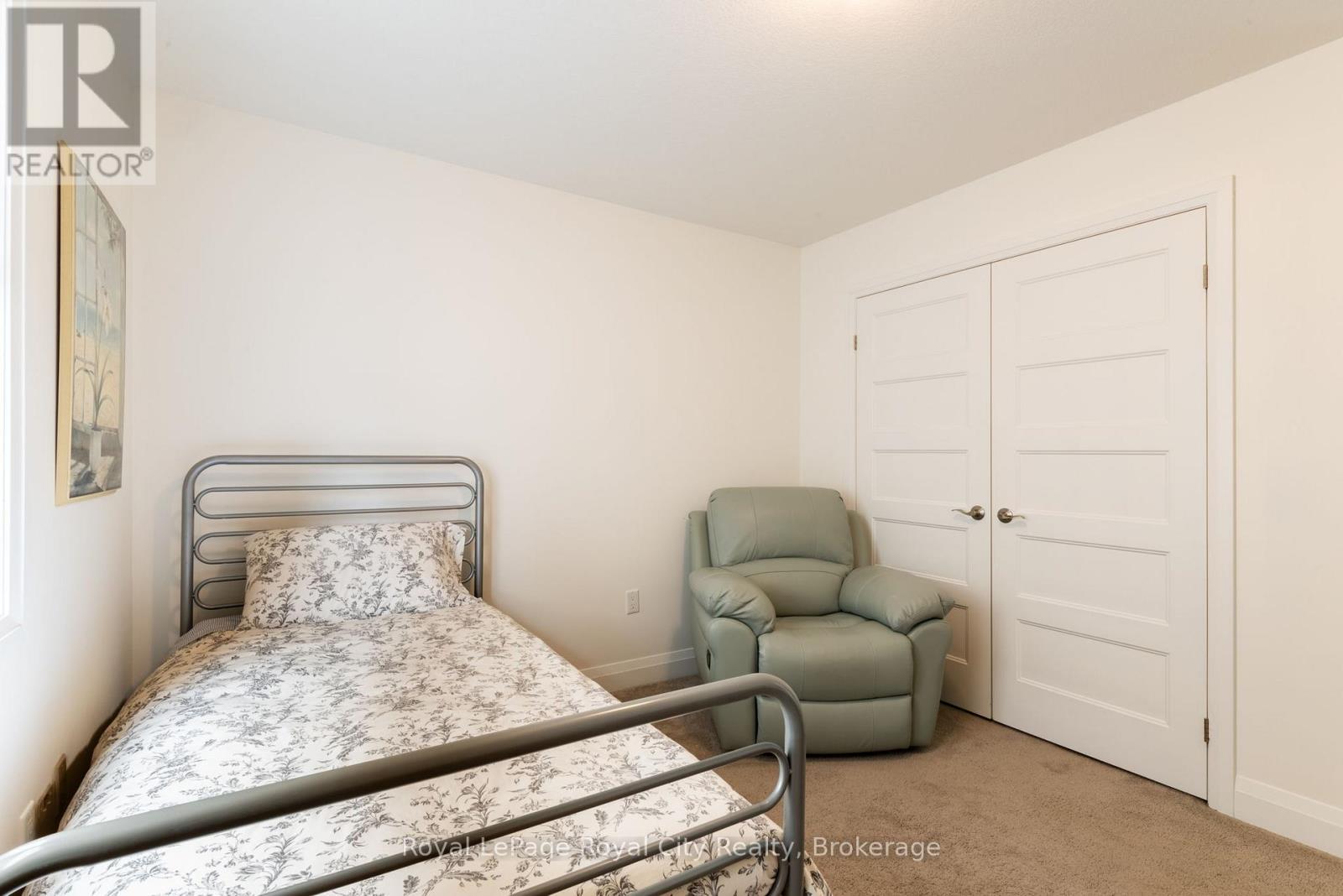 












65 ABERDEEN STREET

,
Centre Wellington (Fergus),




Ontario
N1M0C1

