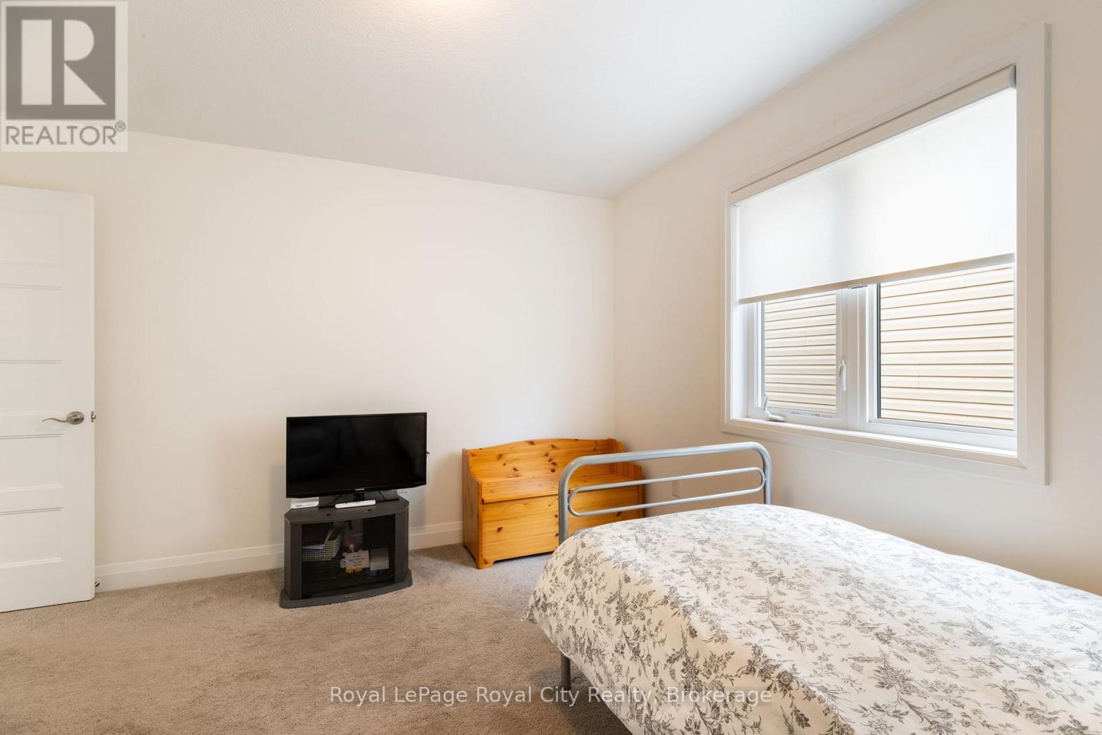 












65 ABERDEEN STREET

,
Centre Wellington (Fergus),




Ontario
N1M0C1

