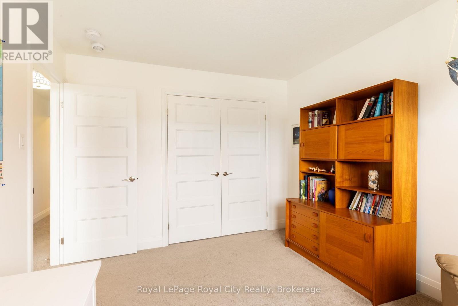 












65 ABERDEEN STREET

,
Centre Wellington (Fergus),




Ontario
N1M0C1

