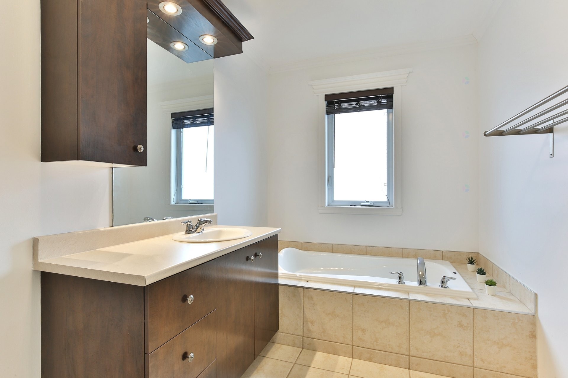 









291


Rue Vivaldi

,
Saint-Jean-sur-Richelieu,




QC
J3B0A4

