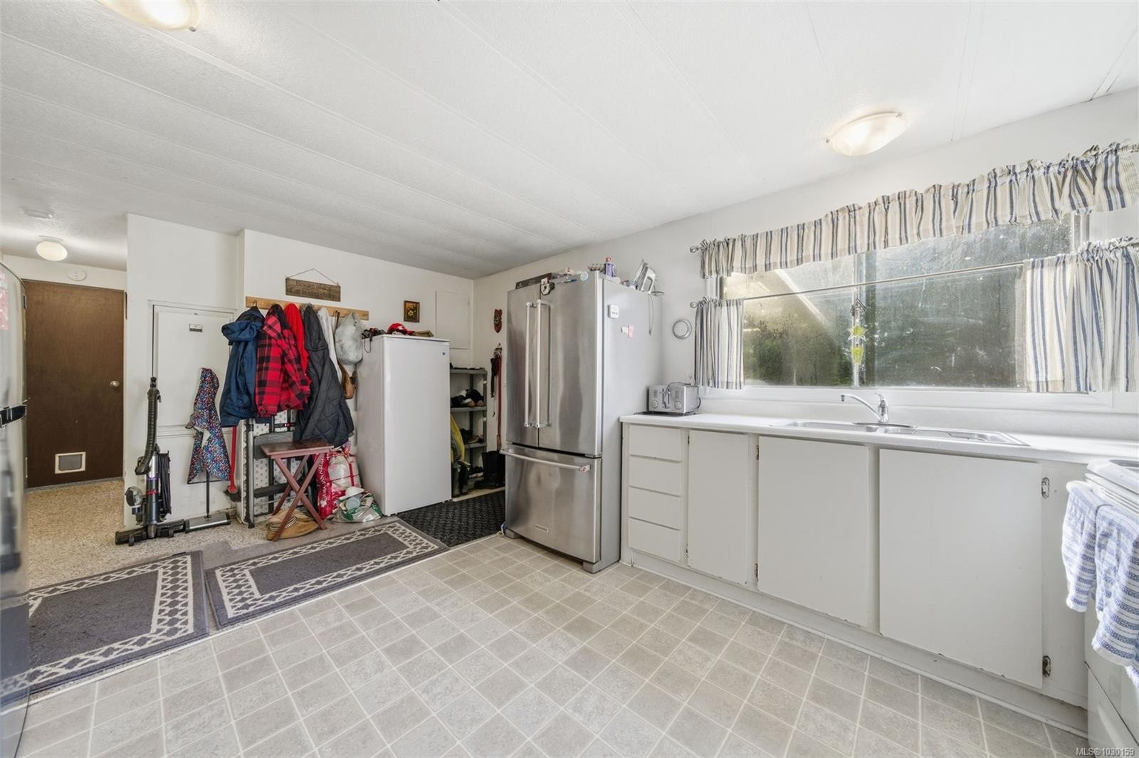 









2615


Otter Point

Rd, 11,
Sooke,




BC
V9Z 9J2

