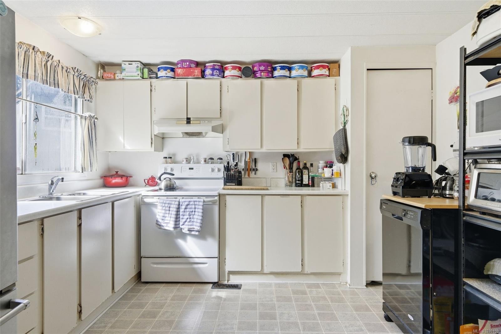 









2615


Otter Point

Rd, 11,
Sooke,




BC
V9Z 9J2

