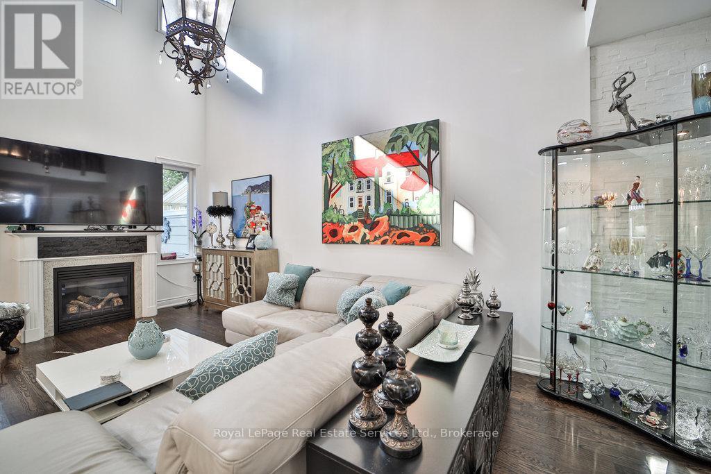 












13 SANDY COAST CRESCENT

,
Wasaga Beach,




Ontario
L9Z0G1

