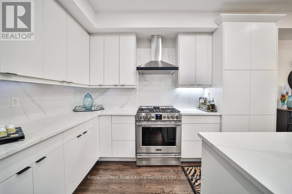 












13 SANDY COAST CRESCENT

,
Wasaga Beach,




Ontario
L9Z0G1

