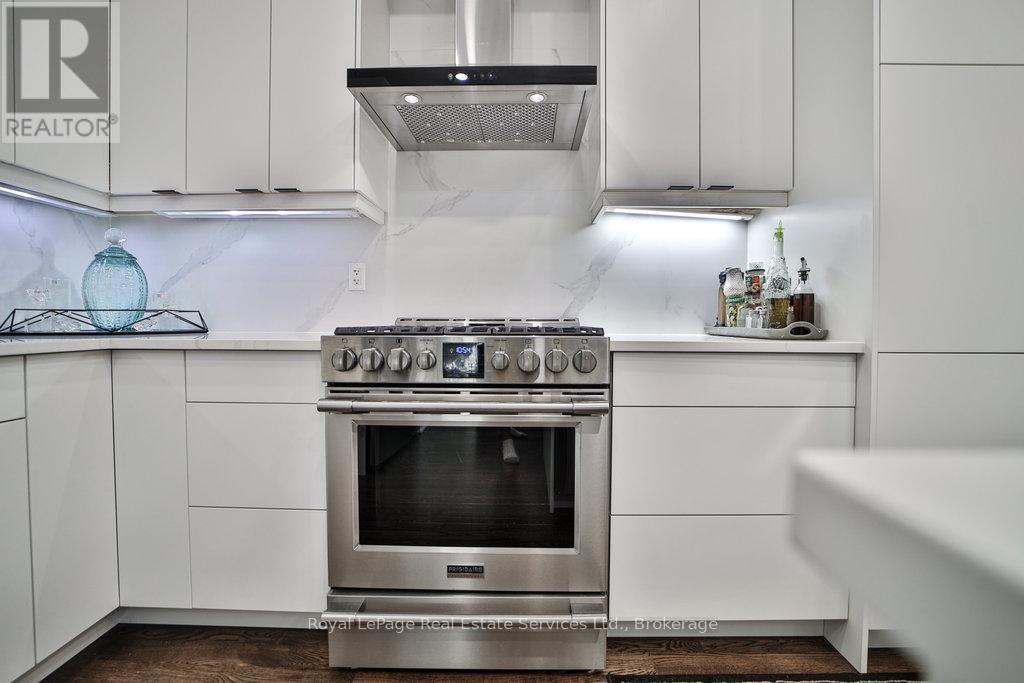 












13 SANDY COAST CRESCENT

,
Wasaga Beach,




Ontario
L9Z0G1

