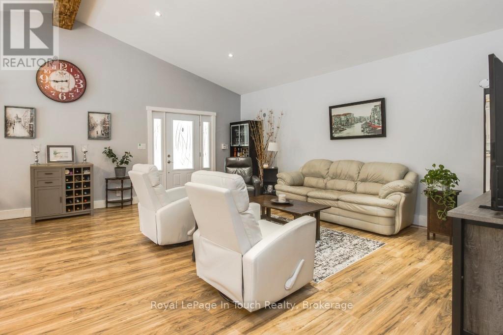 












31 EARLDOM BOULEVARD

,
Tay (Port McNicoll),




Ontario
L0K1R0

