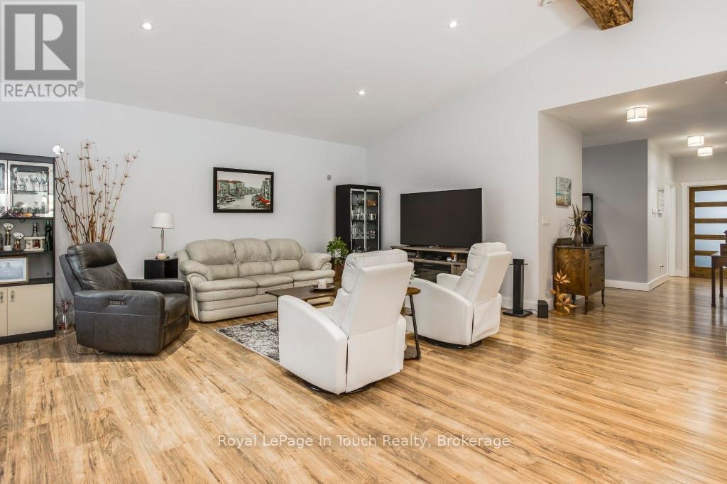 












31 EARLDOM BOULEVARD

,
Tay (Port McNicoll),




Ontario
L0K1R0

