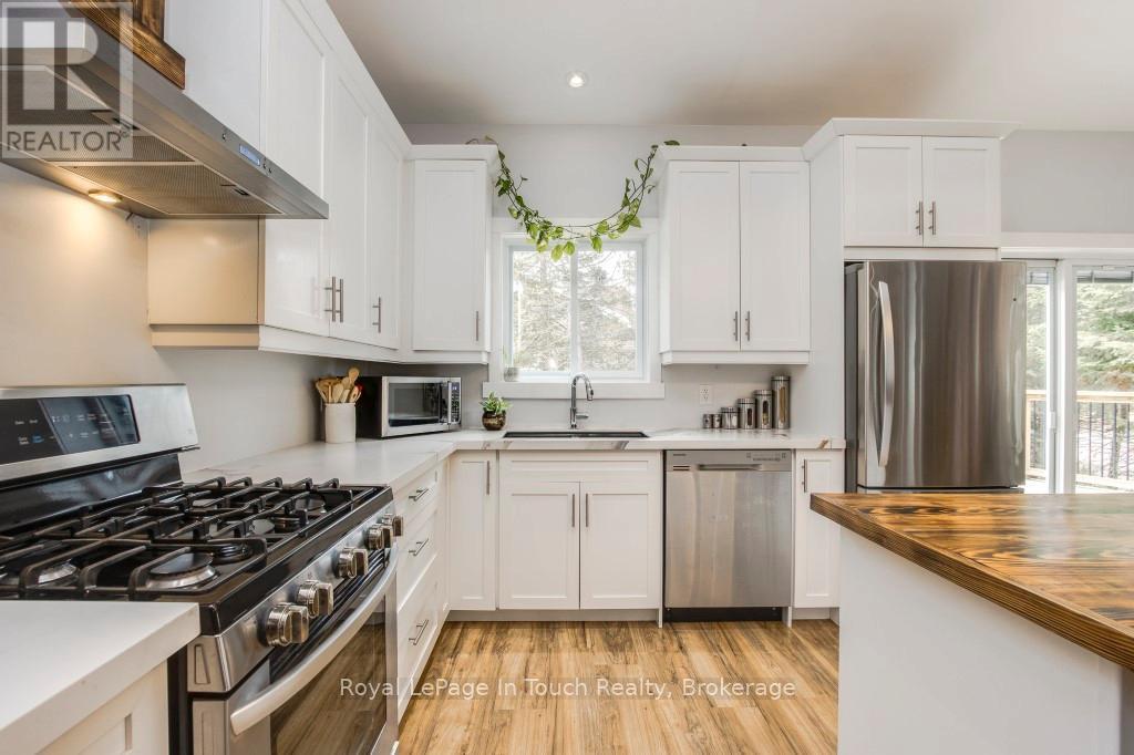 












31 EARLDOM BOULEVARD

,
Tay (Port McNicoll),




Ontario
L0K1R0

