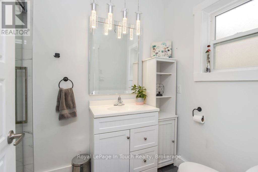 












31 EARLDOM BOULEVARD

,
Tay (Port McNicoll),




Ontario
L0K1R0

