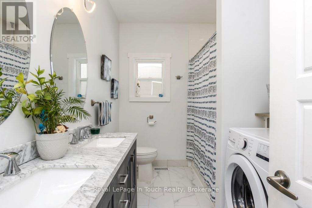 












31 EARLDOM BOULEVARD

,
Tay (Port McNicoll),




Ontario
L0K1R0

