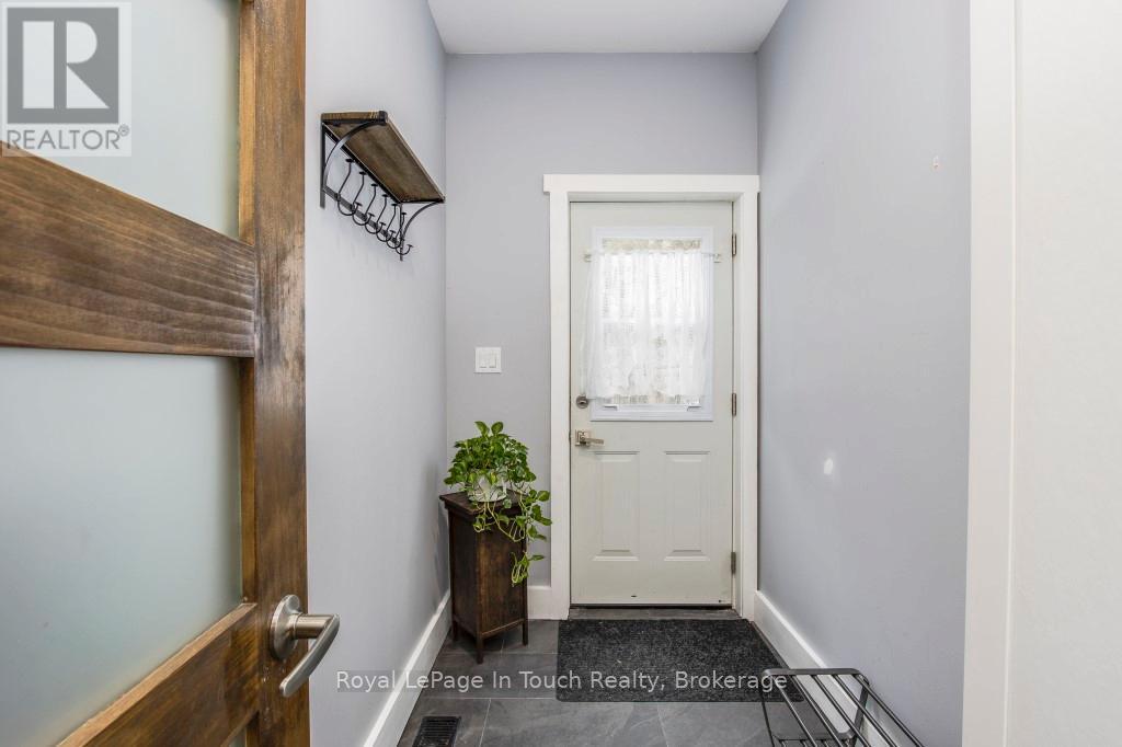 












31 EARLDOM BOULEVARD

,
Tay (Port McNicoll),




Ontario
L0K1R0

