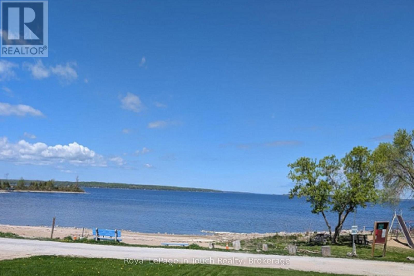 












31 EARLDOM BOULEVARD

,
Tay (Port McNicoll),




Ontario
L0K1R0

