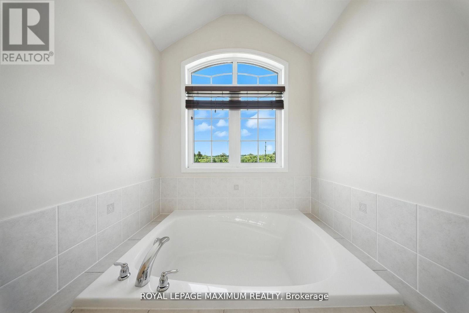 












80 CAUTHERS CRESCENT

,
New Tecumseth,




Ontario
L9R0L2

