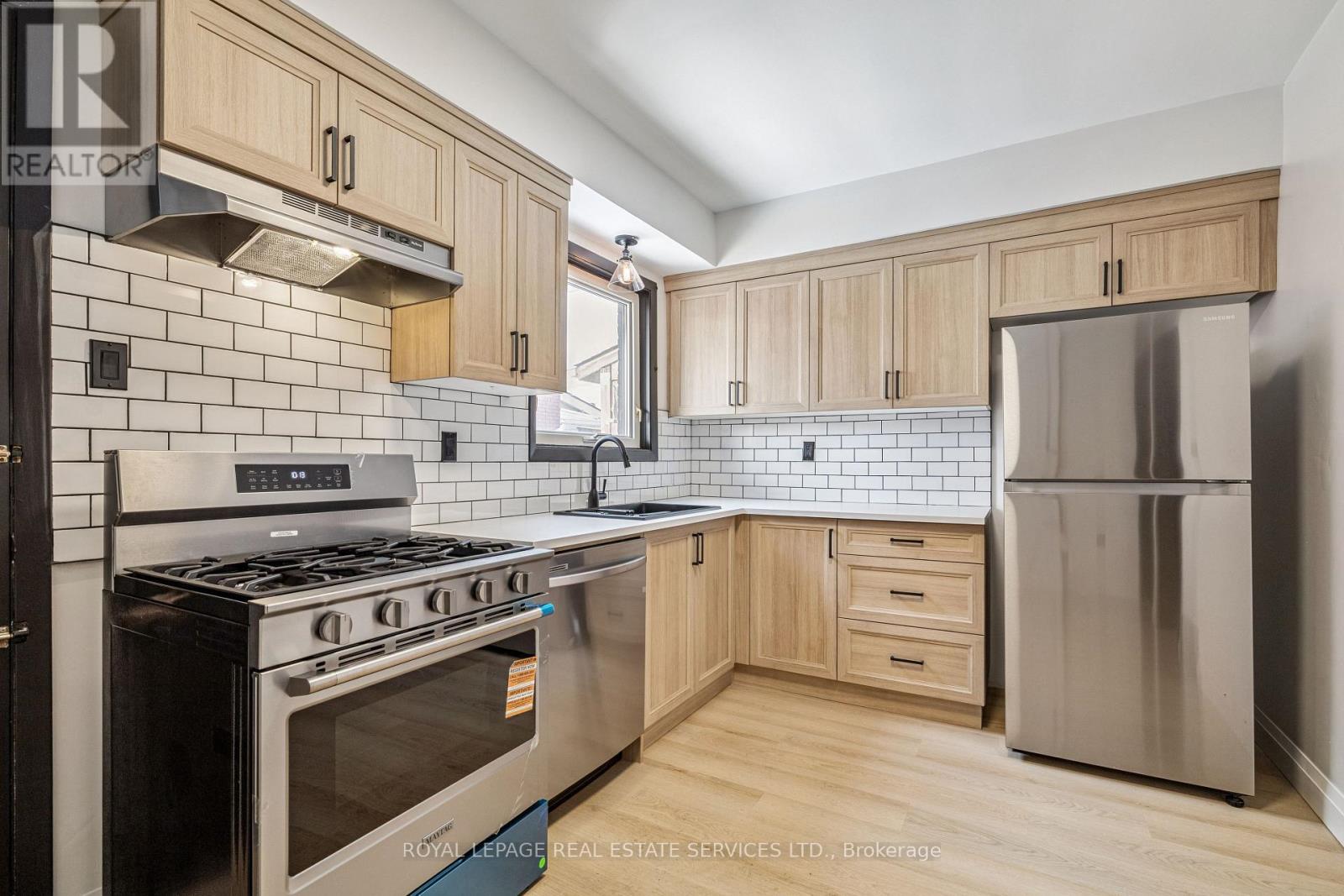 












83 BARNESDALE AVENUE N

,
Hamilton,




Ontario
L8L6S2

