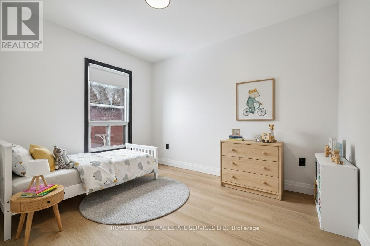 












83 BARNESDALE AVENUE N

,
Hamilton,




Ontario
L8L6S2

