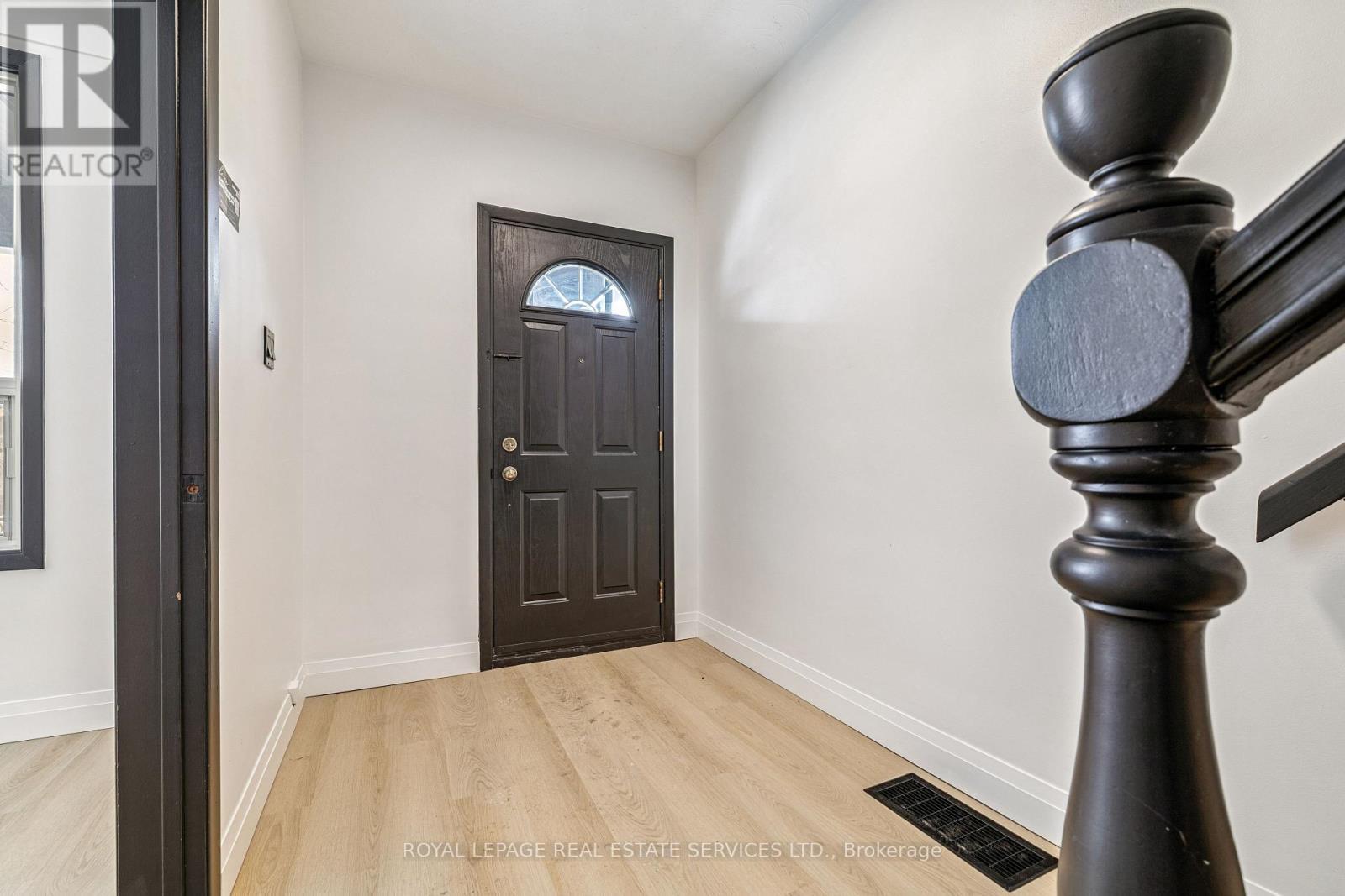 












83 BARNESDALE AVENUE N

,
Hamilton,




Ontario
L8L6S2

