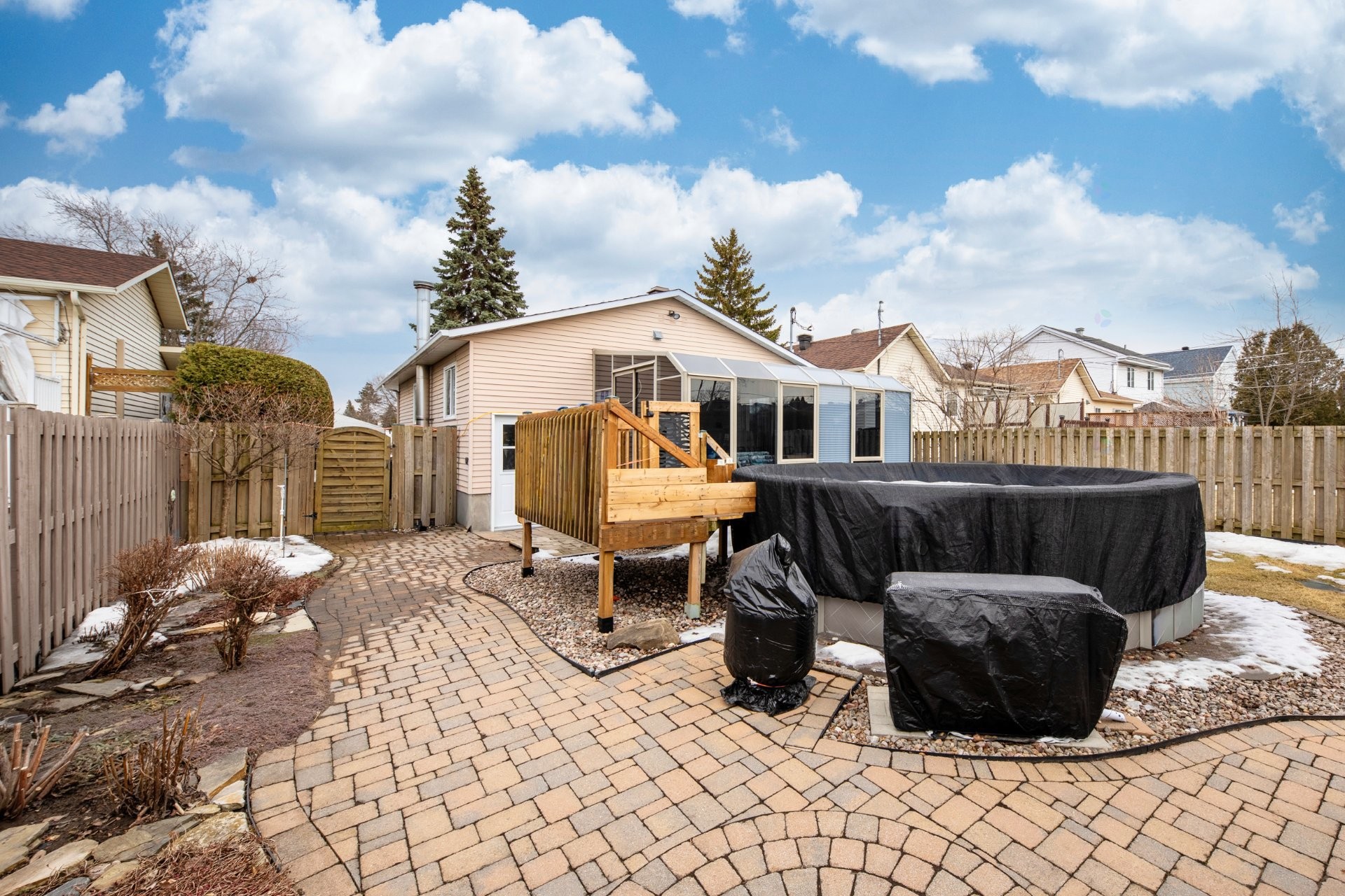 









4163


Rue Fafard

,
Laval (Chomedey),




QC
H7T1Y4

