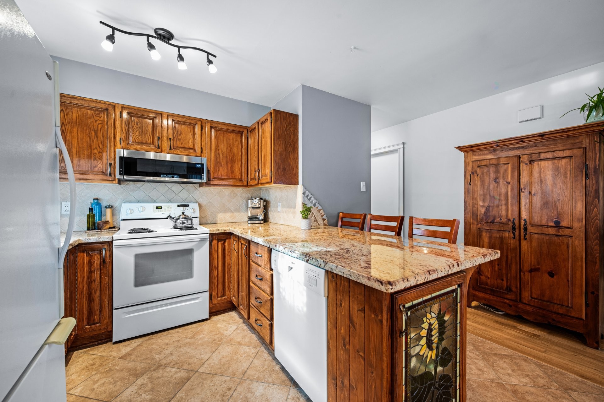 









4163


Rue Fafard

,
Laval (Chomedey),




QC
H7T1Y4

