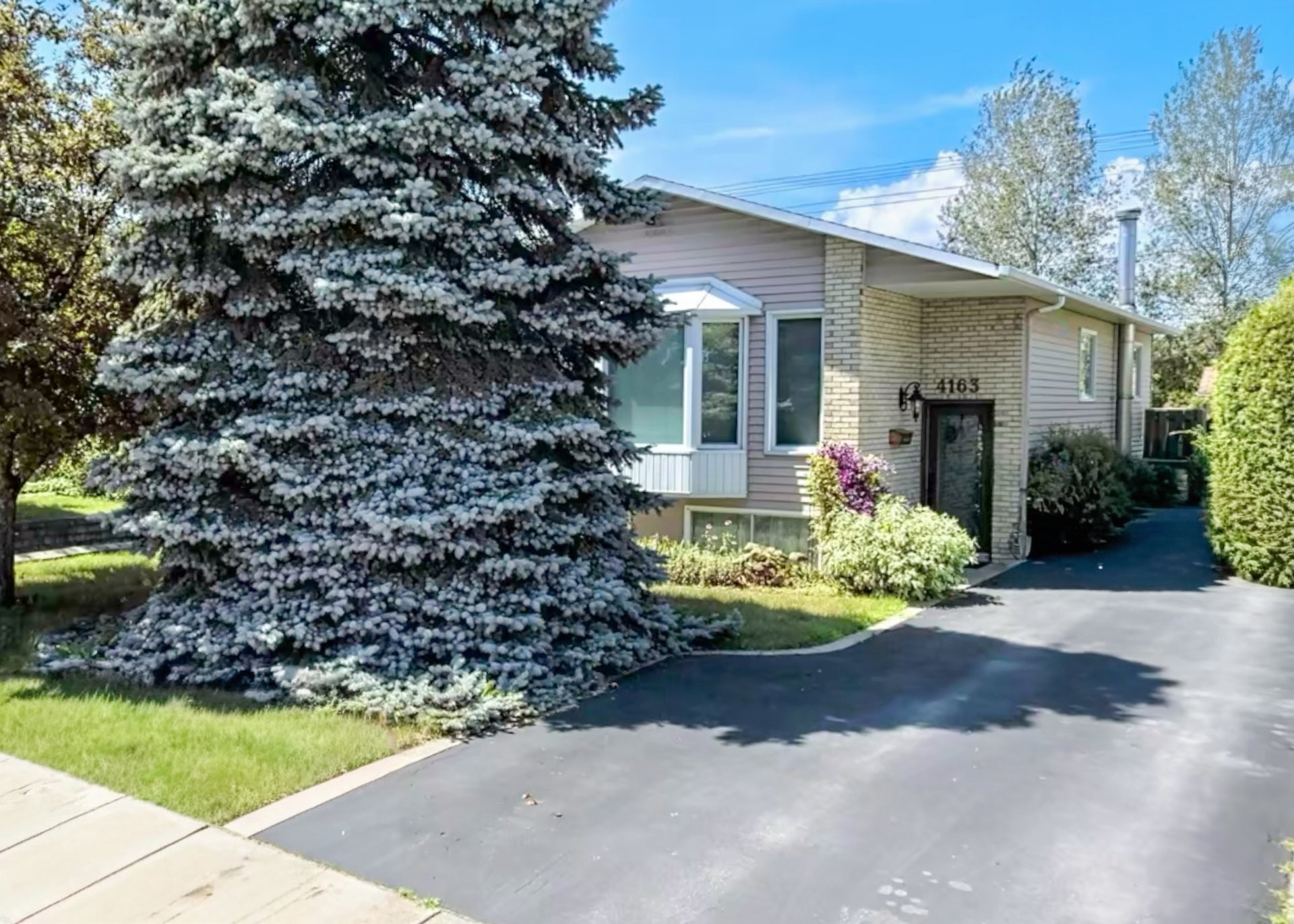 









4163


Rue Fafard

,
Laval (Chomedey),




QC
H7T1Y4

