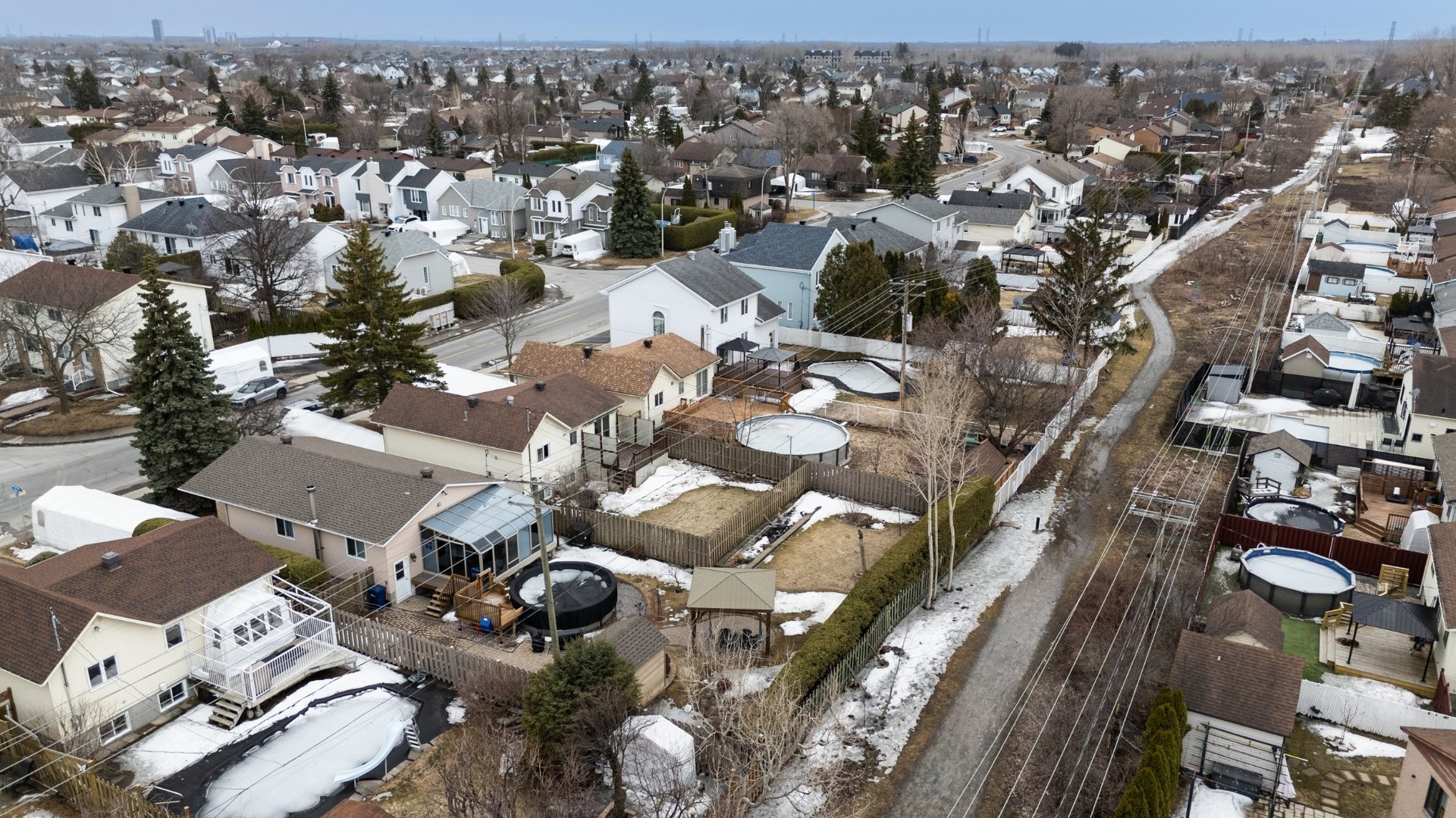 









4163


Rue Fafard

,
Laval (Chomedey),




QC
H7T1Y4

