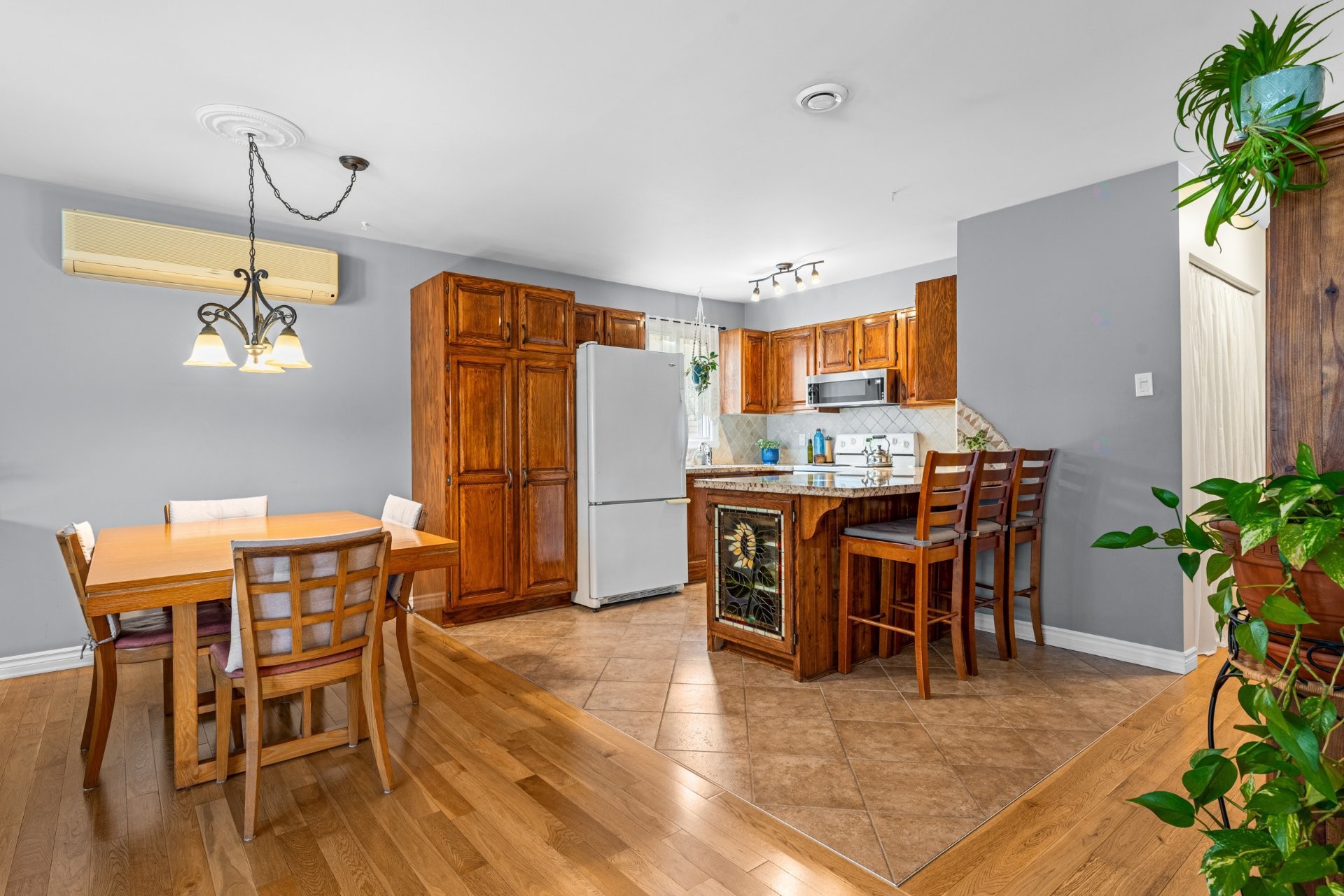 









4163


Rue Fafard

,
Laval (Chomedey),




QC
H7T1Y4


