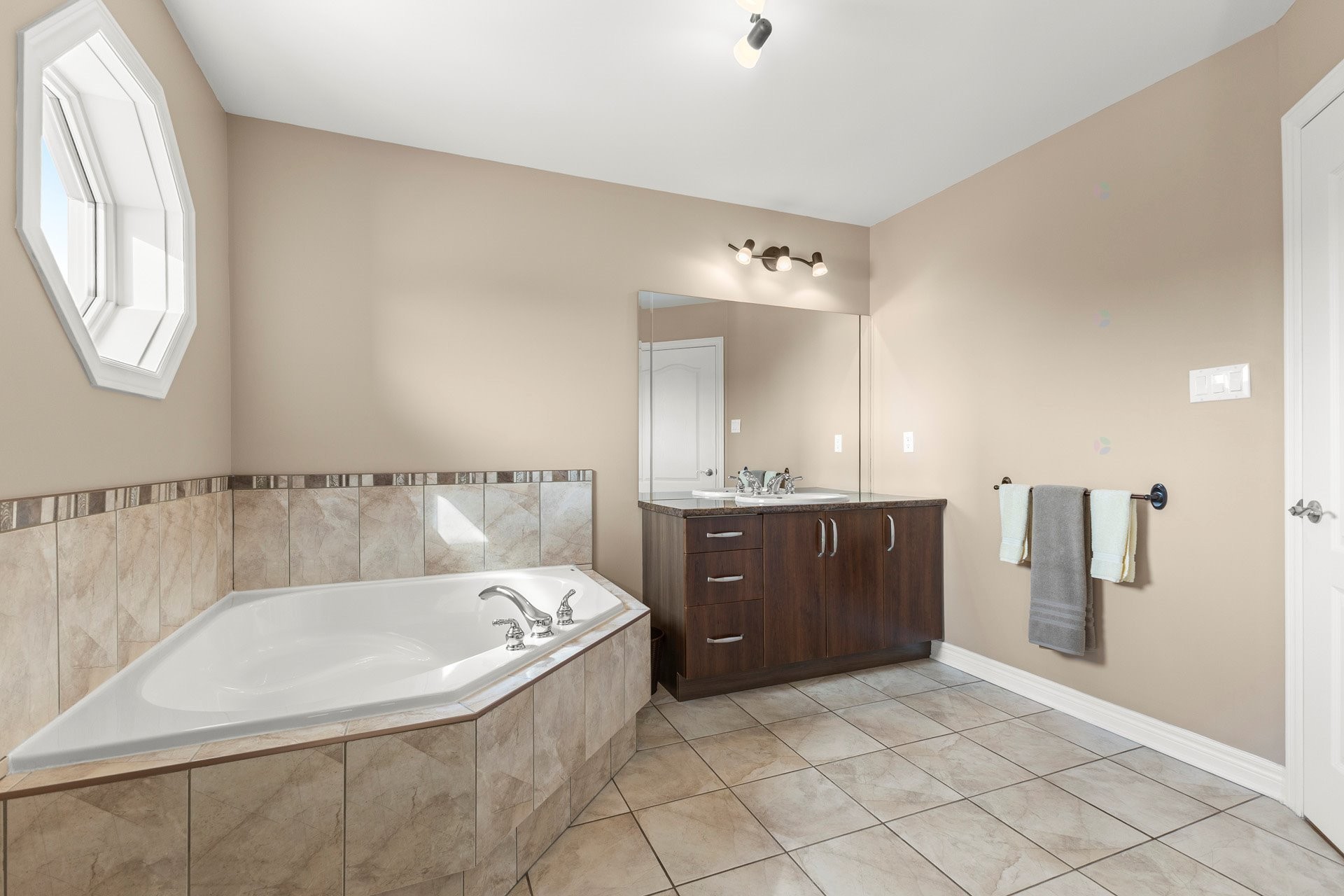 









4799


Rue du Palomino

,
Montréal (Pierrefonds-Roxboro),




QC
H9K0A5

