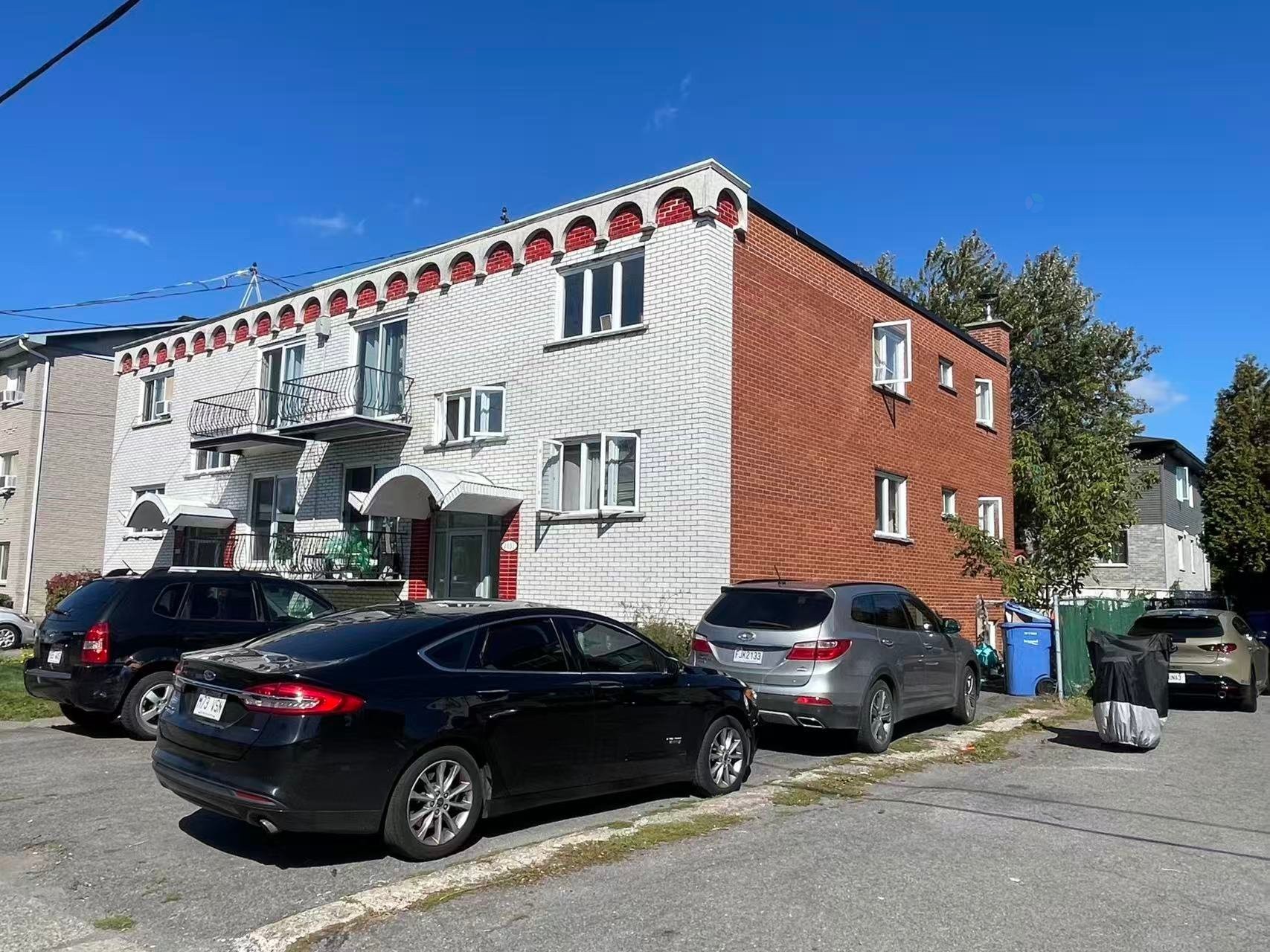 









4031


Grand Boulevard

,
Longueuil (Saint-Hubert),




QC
J4T2M7

