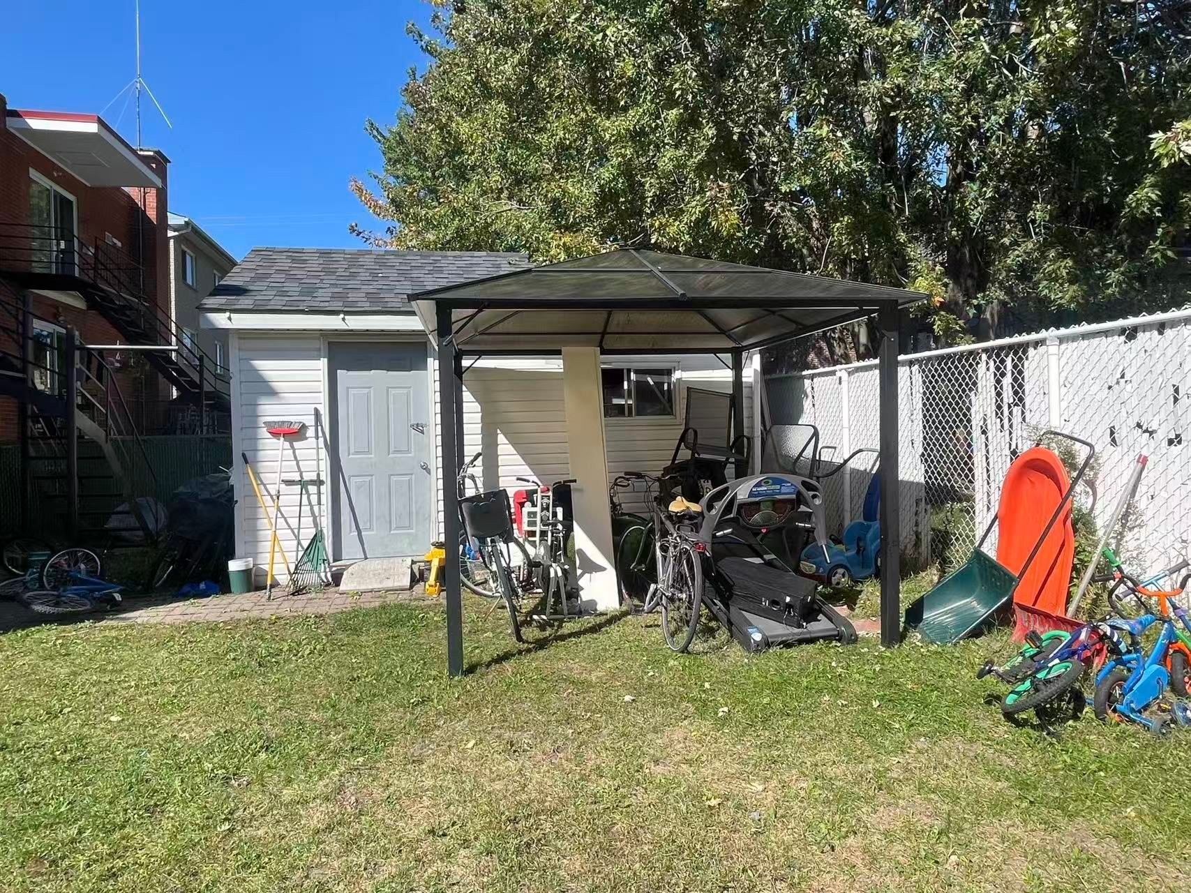 









4031


Grand Boulevard

,
Longueuil (Saint-Hubert),




QC
J4T2M7

