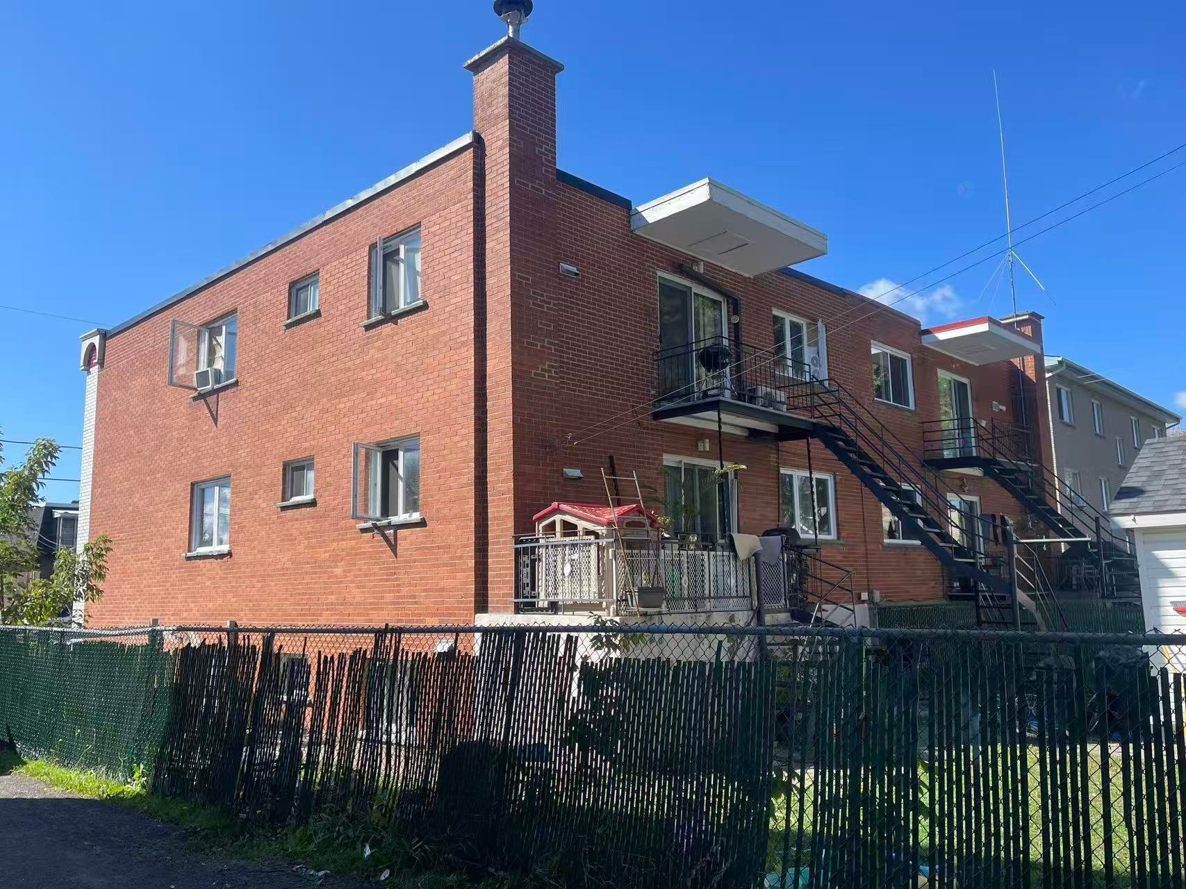 









4031


Grand Boulevard

,
Longueuil (Saint-Hubert),




QC
J4T2M7

