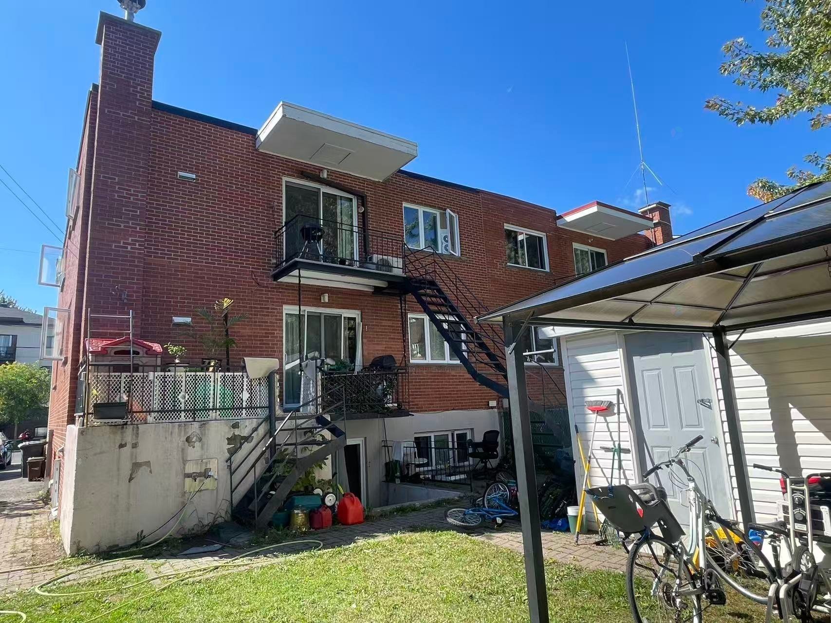 









4031


Grand Boulevard

,
Longueuil (Saint-Hubert),




QC
J4T2M7

