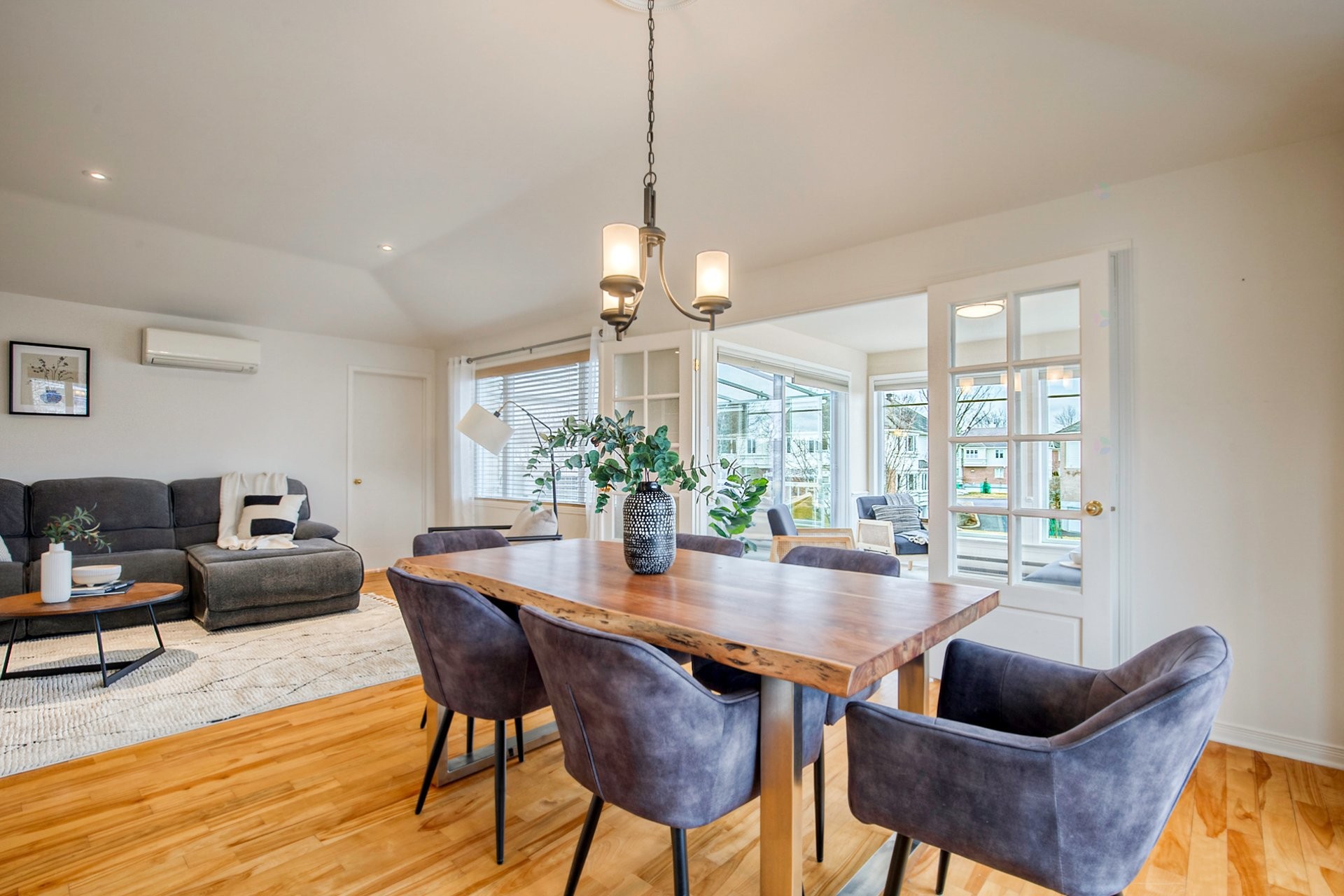 









654


Rue Jean-Deslauriers

, 10,
Boucherville,




QC
J4B8N1

