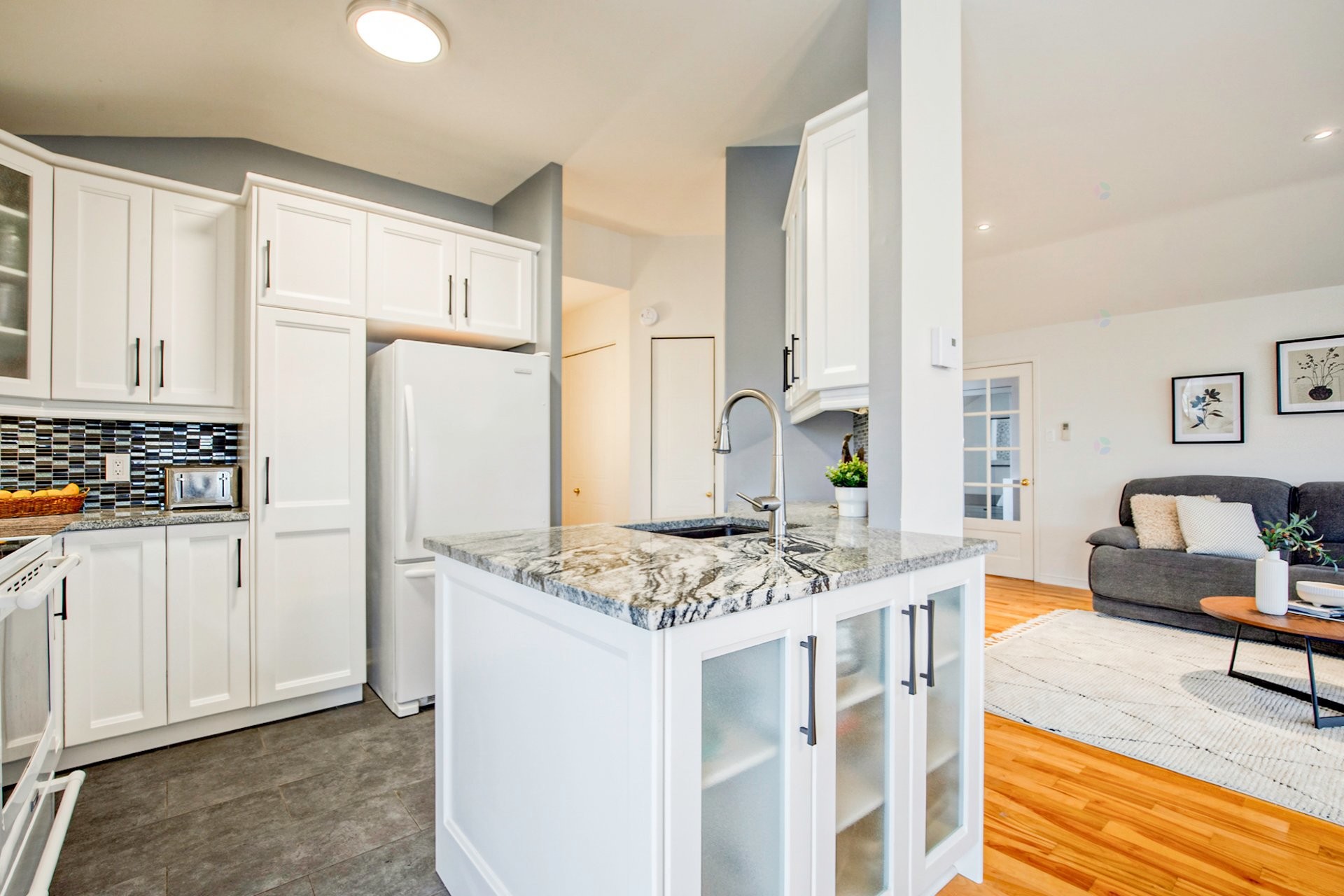 









654


Rue Jean-Deslauriers

, 10,
Boucherville,




QC
J4B8N1

