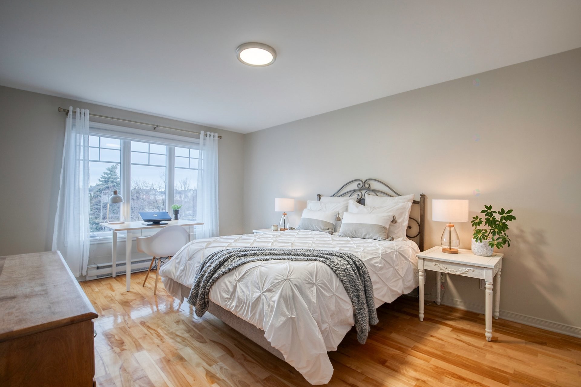 









654


Rue Jean-Deslauriers

, 10,
Boucherville,




QC
J4B8N1

