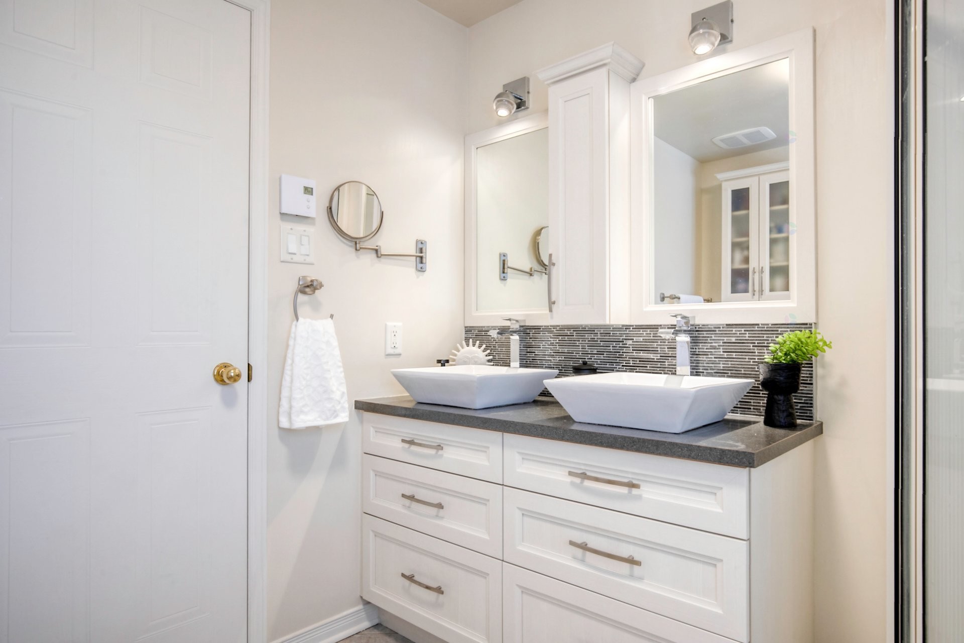 









654


Rue Jean-Deslauriers

, 10,
Boucherville,




QC
J4B8N1

