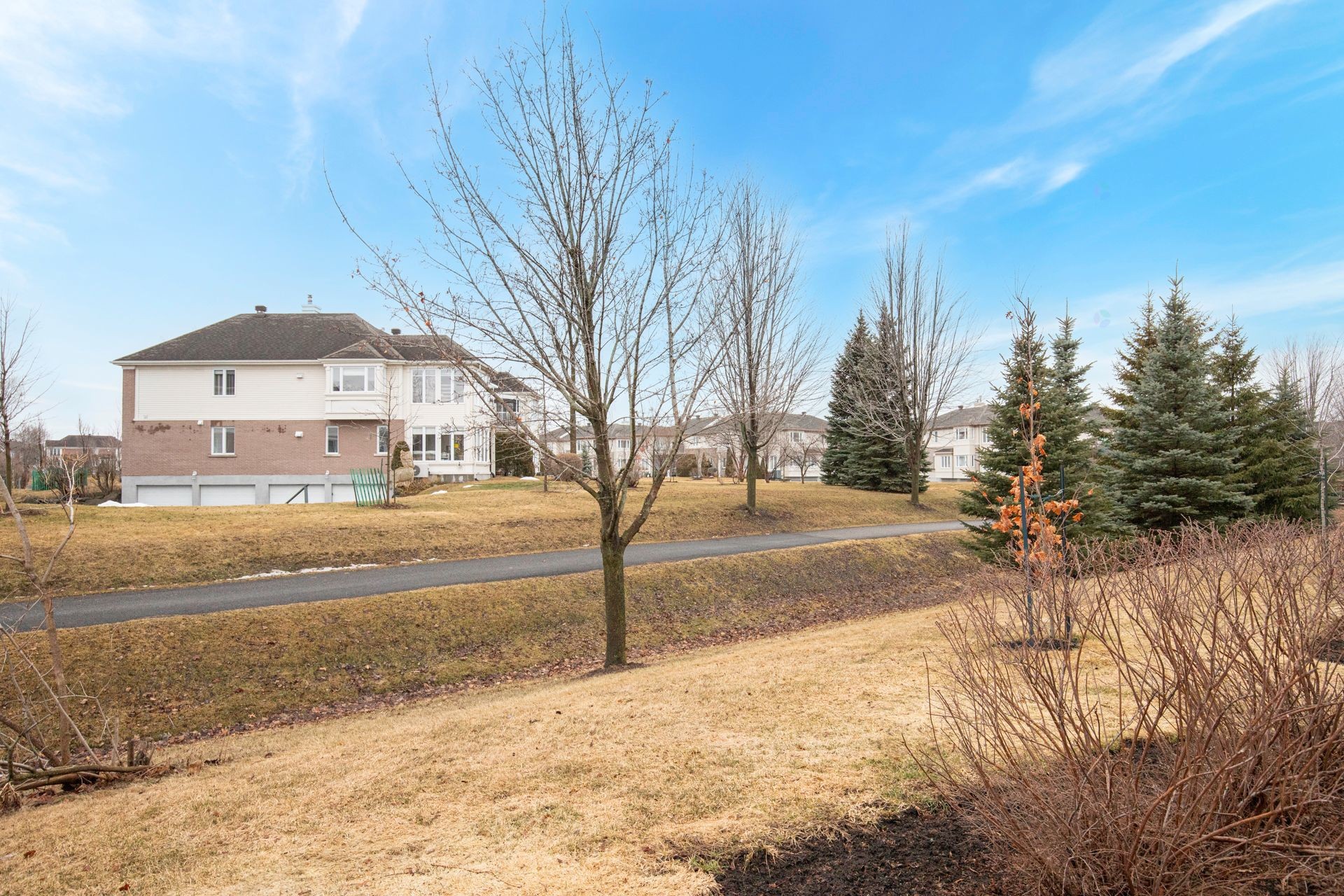 









654


Rue Jean-Deslauriers

, 10,
Boucherville,




QC
J4B8N1

