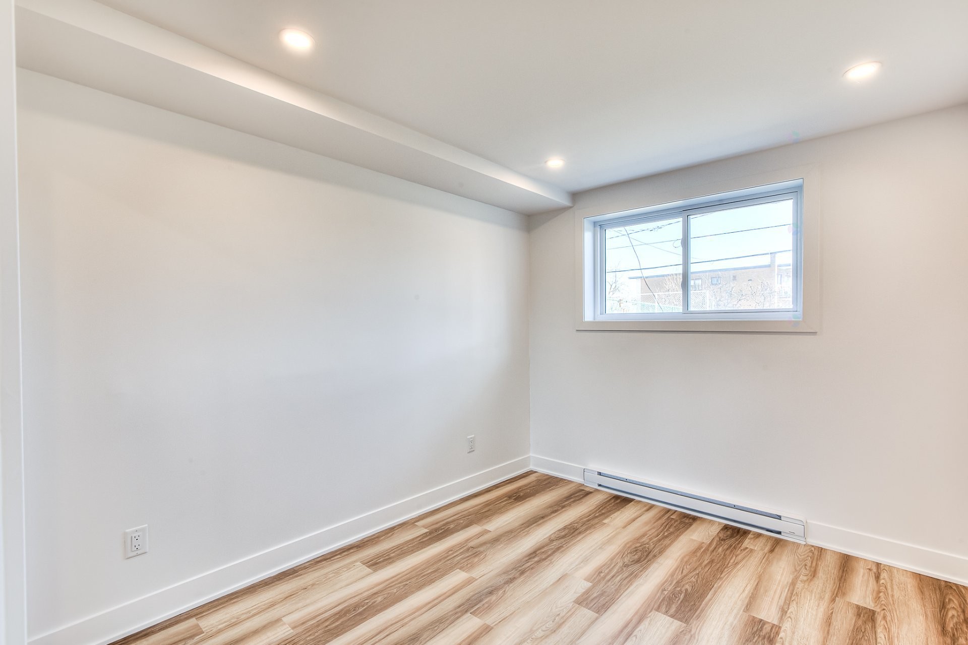 









4984

 - 4986


Boul. Notre-Dame

,
Laval (Chomedey),




QC
H7W1V5

