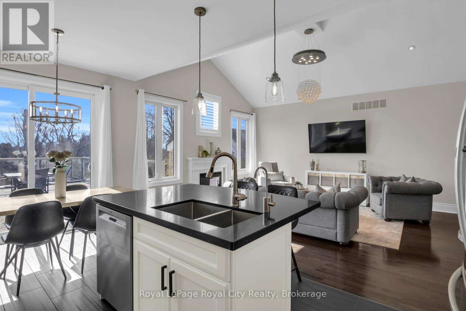 












58 ABERFOYLE MILL CRESCENT

,
Puslinch (Aberfoyle),




Ontario
N0B2J0

