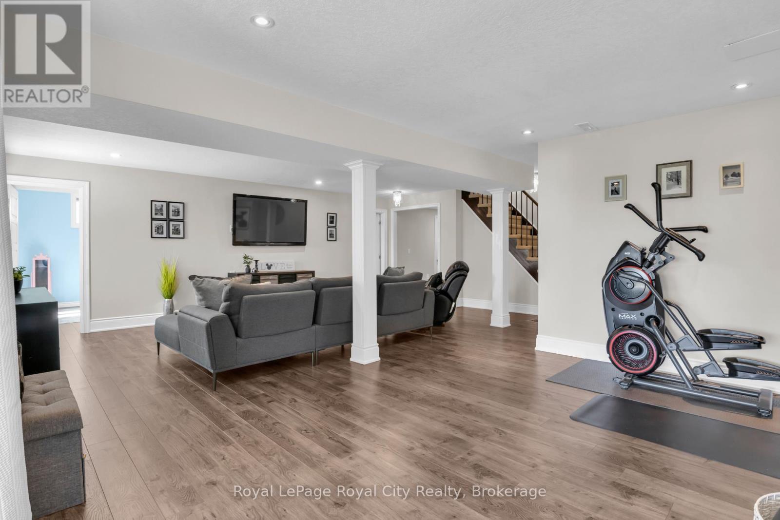 












58 ABERFOYLE MILL CRESCENT

,
Puslinch (Aberfoyle),




Ontario
N0B2J0

