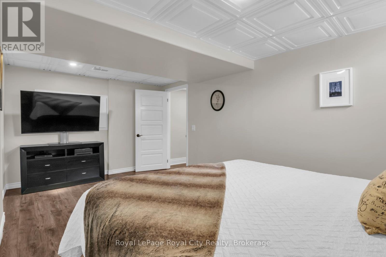 












58 ABERFOYLE MILL CRESCENT

,
Puslinch (Aberfoyle),




Ontario
N0B2J0


