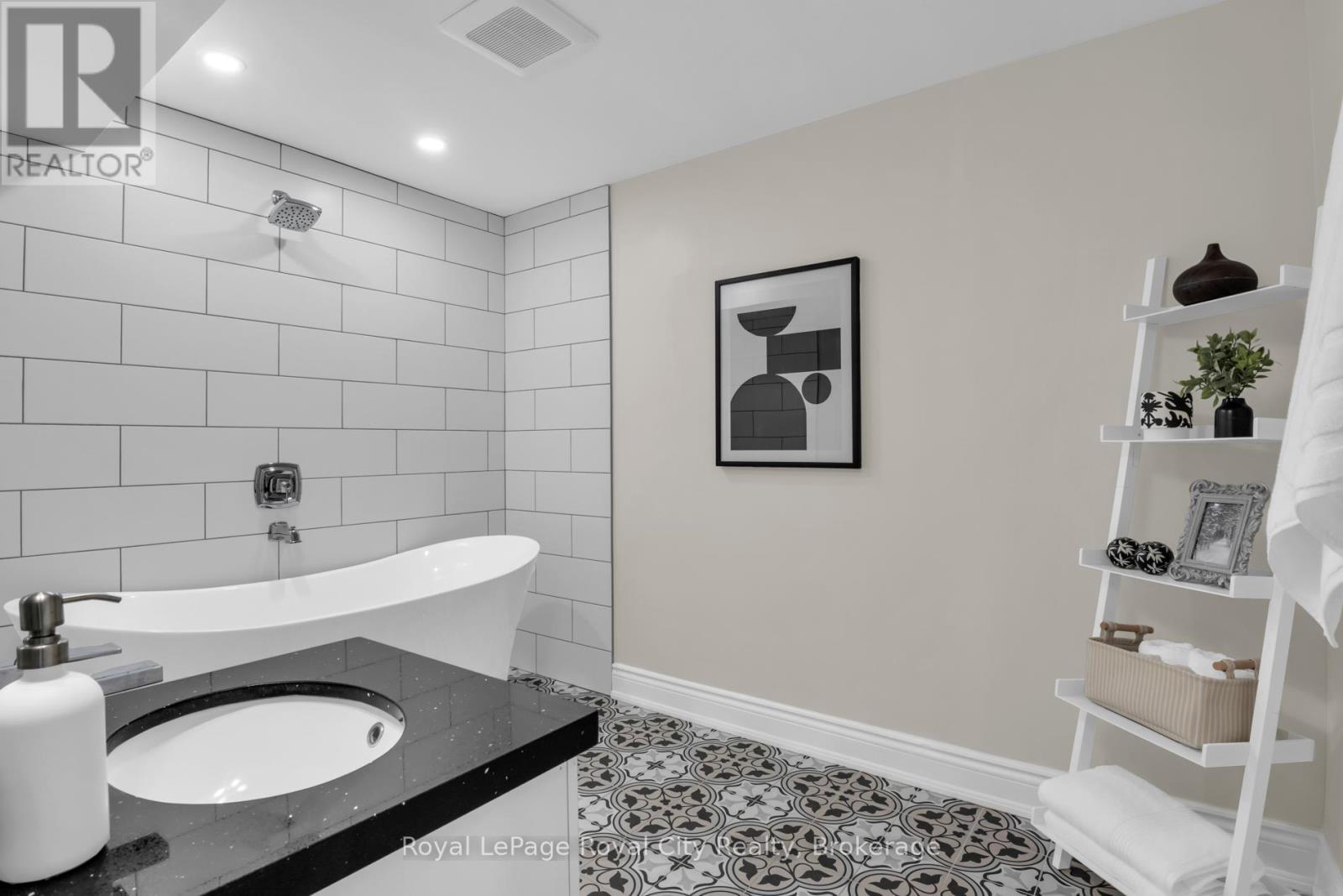 












58 ABERFOYLE MILL CRESCENT

,
Puslinch (Aberfoyle),




Ontario
N0B2J0

