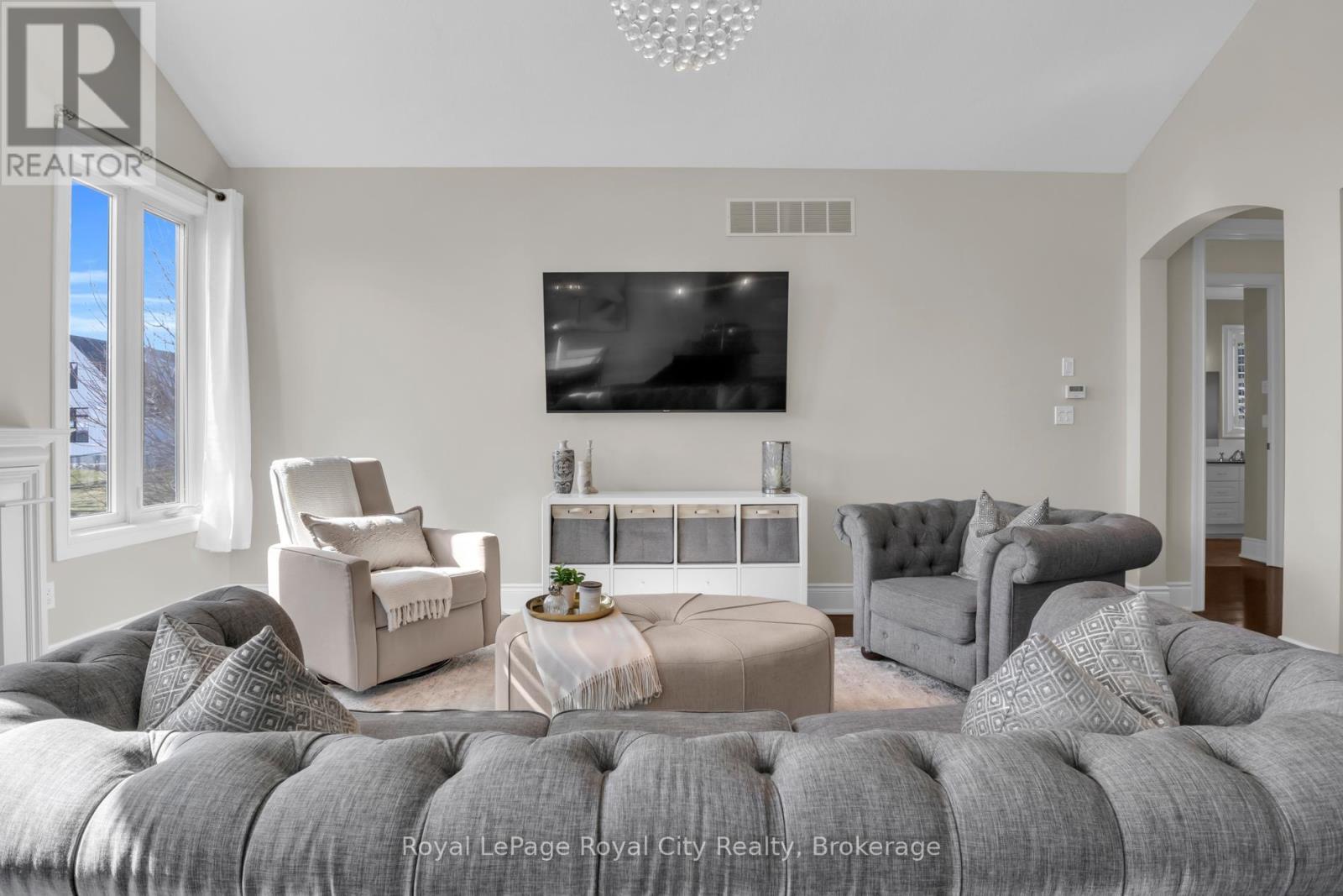 












58 ABERFOYLE MILL CRESCENT

,
Puslinch (Aberfoyle),




Ontario
N0B2J0

