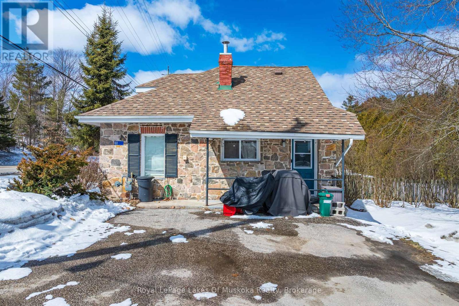 












60 WEST ROAD W

,
Huntsville (Chaffey),




Ontario
P1H1L8

