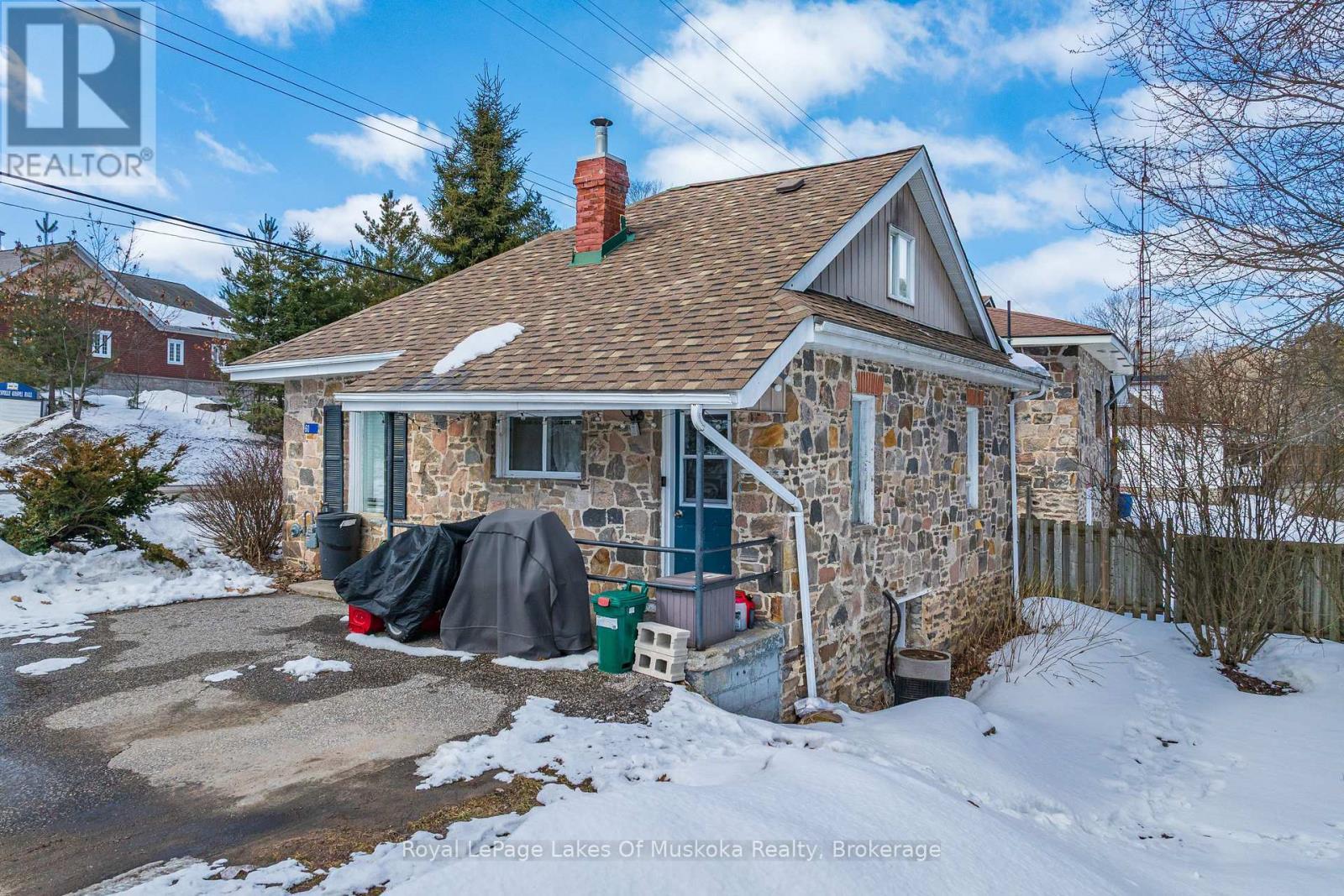 












60 WEST ROAD W

,
Huntsville (Chaffey),




Ontario
P1H1L8

