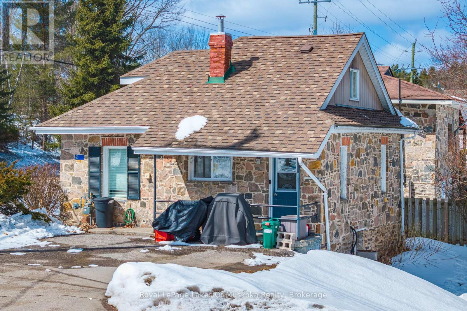 












60 WEST ROAD W

,
Huntsville (Chaffey),




Ontario
P1H1L8

