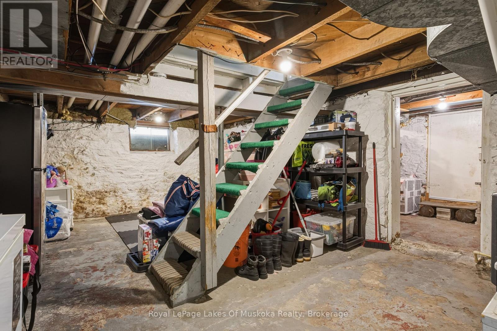












60 WEST ROAD W

,
Huntsville (Chaffey),




Ontario
P1H1L8

