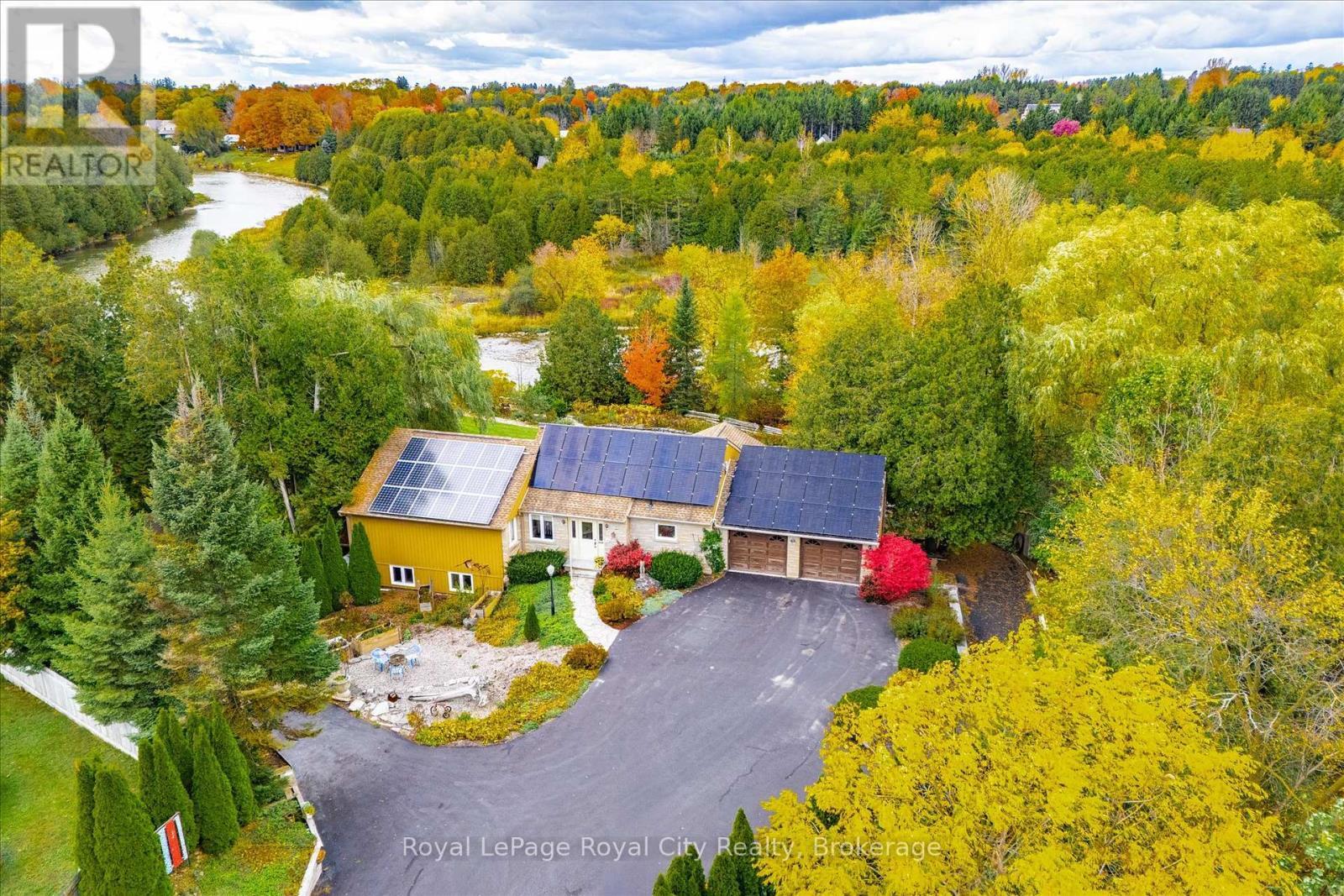 












8060 WELLINGTON RD 18 ROAD

,
Centre Wellington (Fergus),




Ontario
N1M2W5

